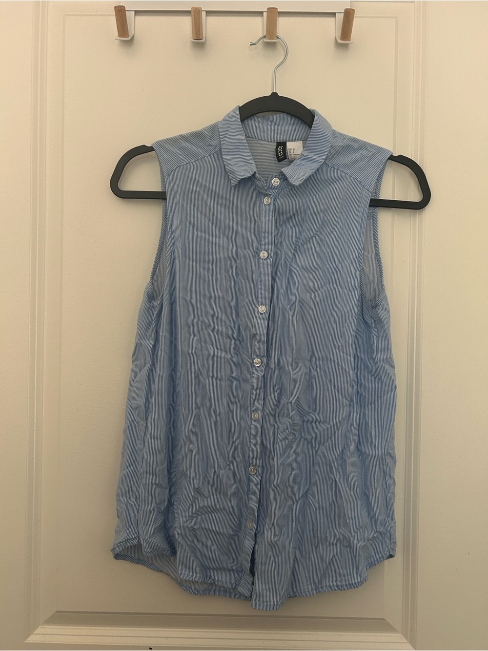 H&M Light Blue and White Striped Sleeveless Button-Up